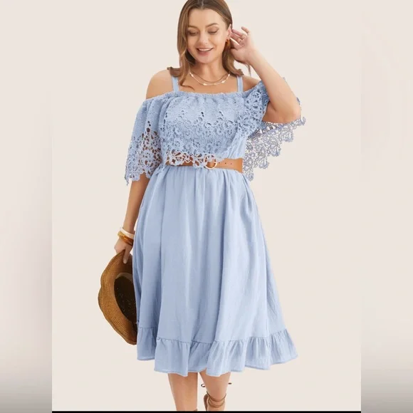 BloomChic Cold Shoulder Lace Dress - Picture 2 of 5